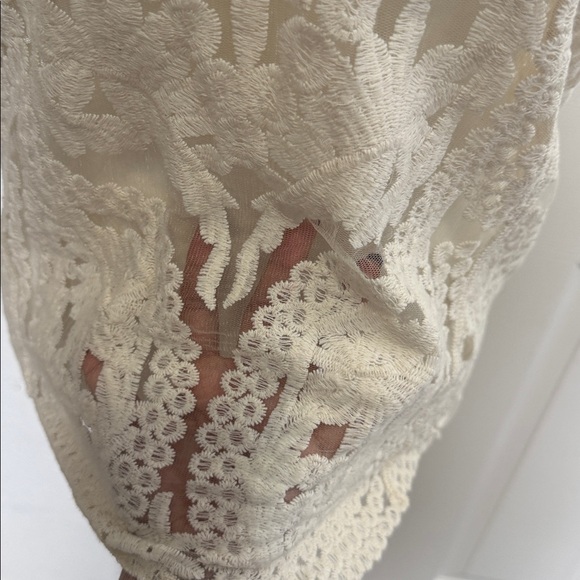 Charming Charlie Ivory Floral Lace sleeveless Blouse - Medium - Picture 4 of 5